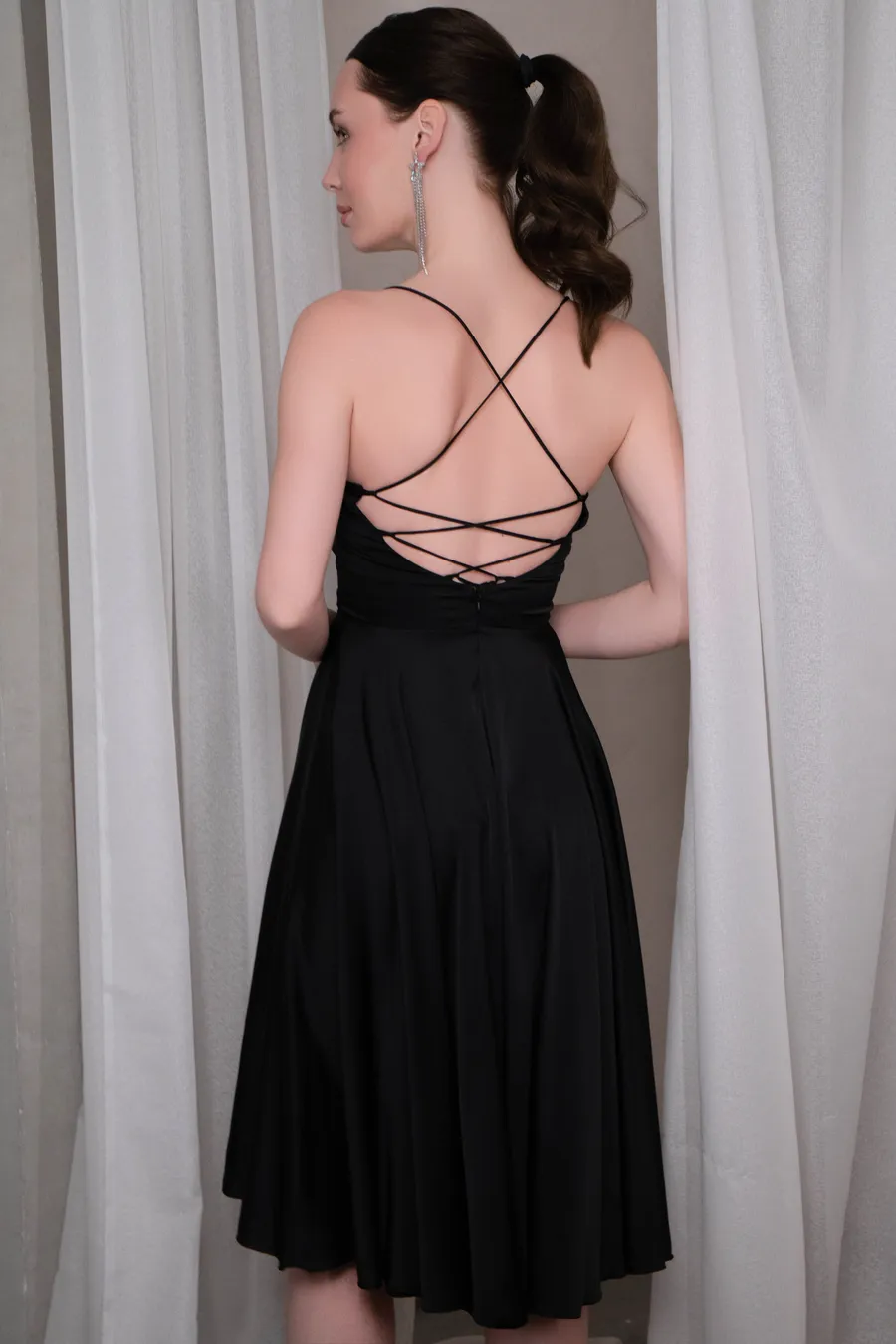 İp Detaylı Siyah Saten Elbise