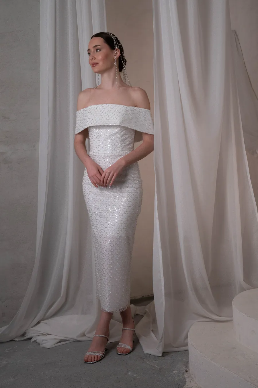 Taş Detaylı Beyaz Midi Elbise