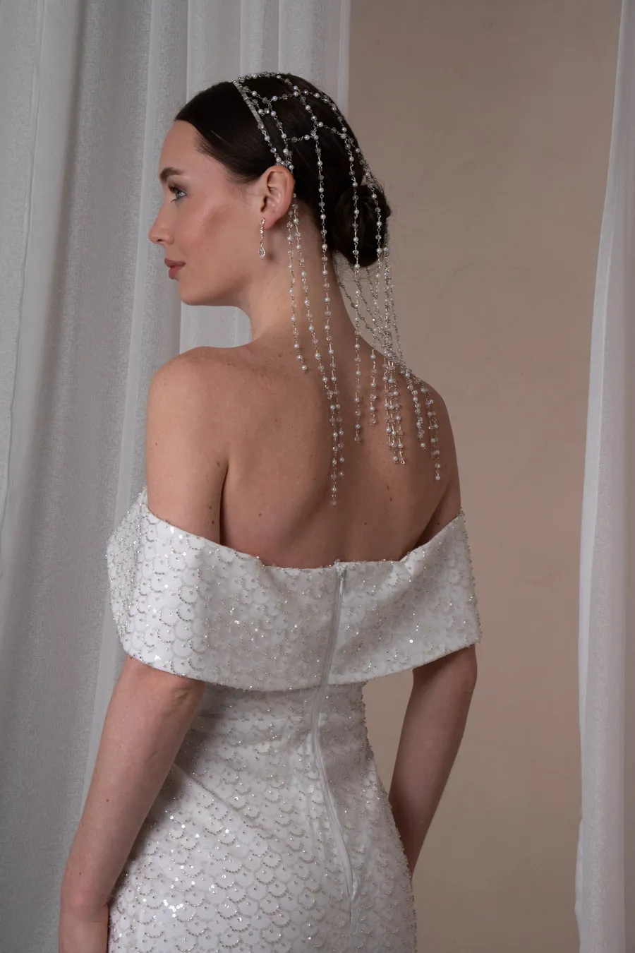 Taş Detaylı Beyaz Midi Elbise