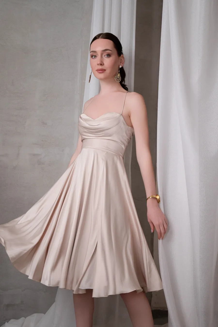 İp Detaylı Ekru Saten Elbise