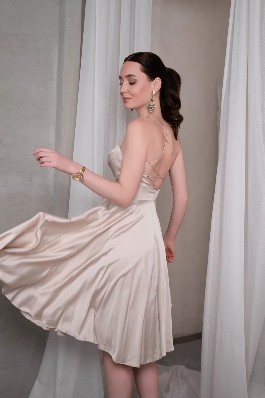 İp Detaylı Ekru Saten Elbise