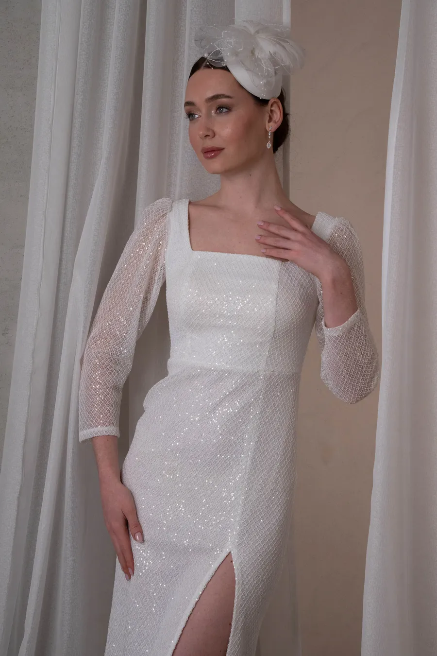 Sim İşlemeli Beyaz Elbise