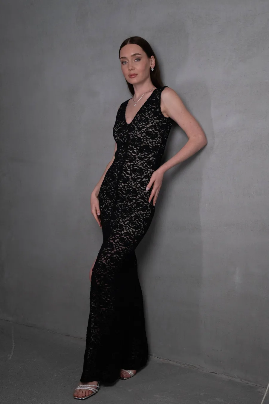 Dantel İşlemeli Uzun Elbise