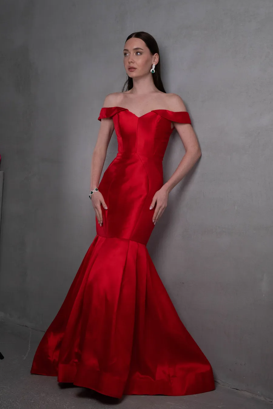 Kırmızı Uzun Tasarım Elbise