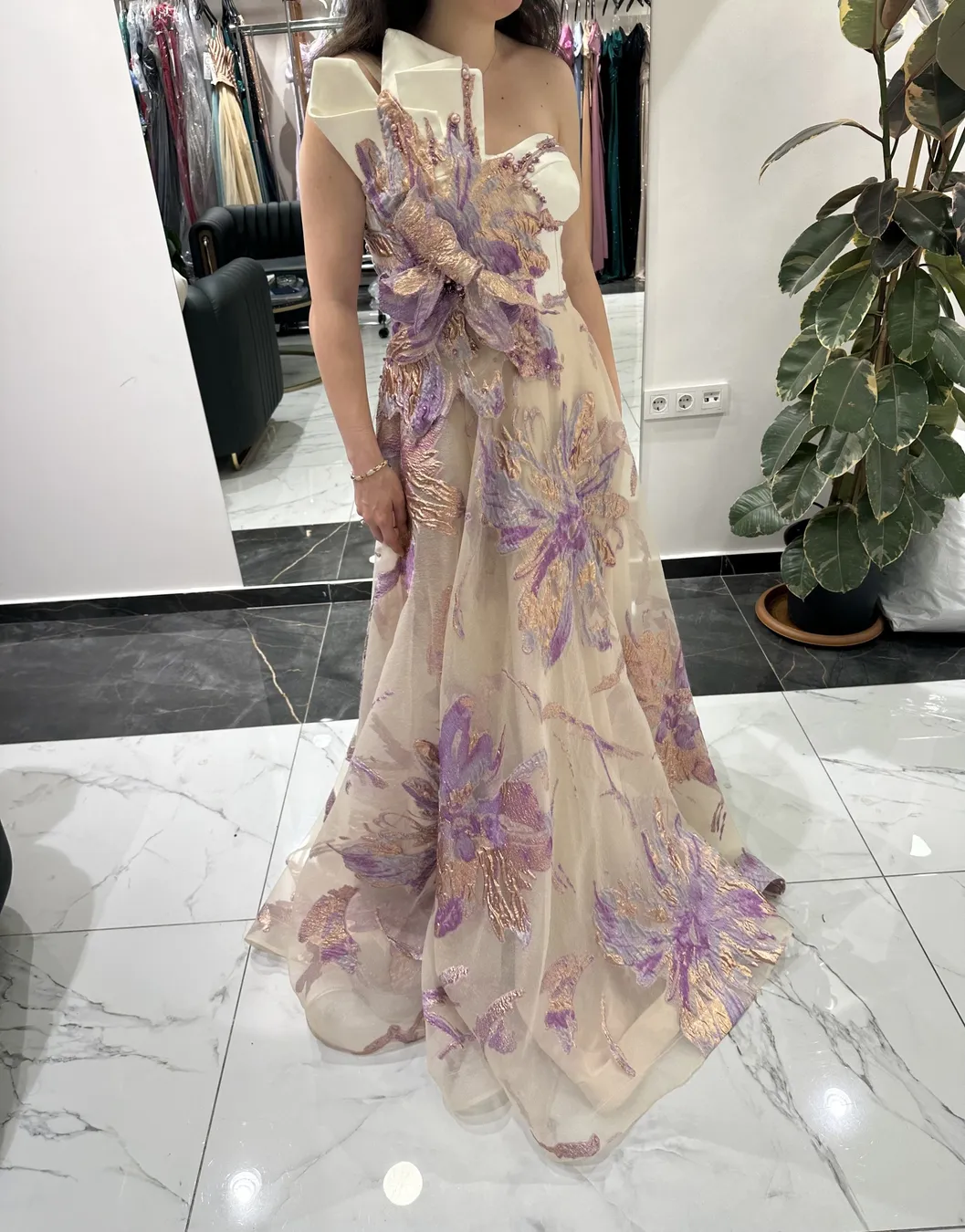 Tek Kol Uzun Tasarım Elbise