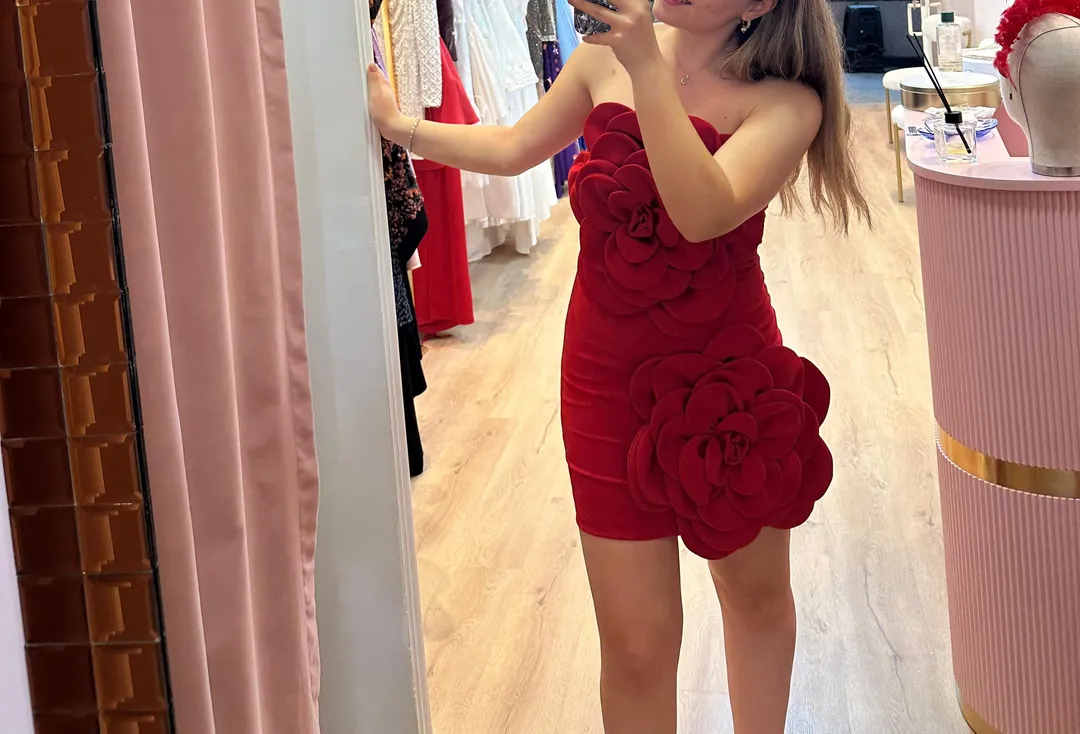 Çiçek Detaylı Kırmızı Mini Elbise