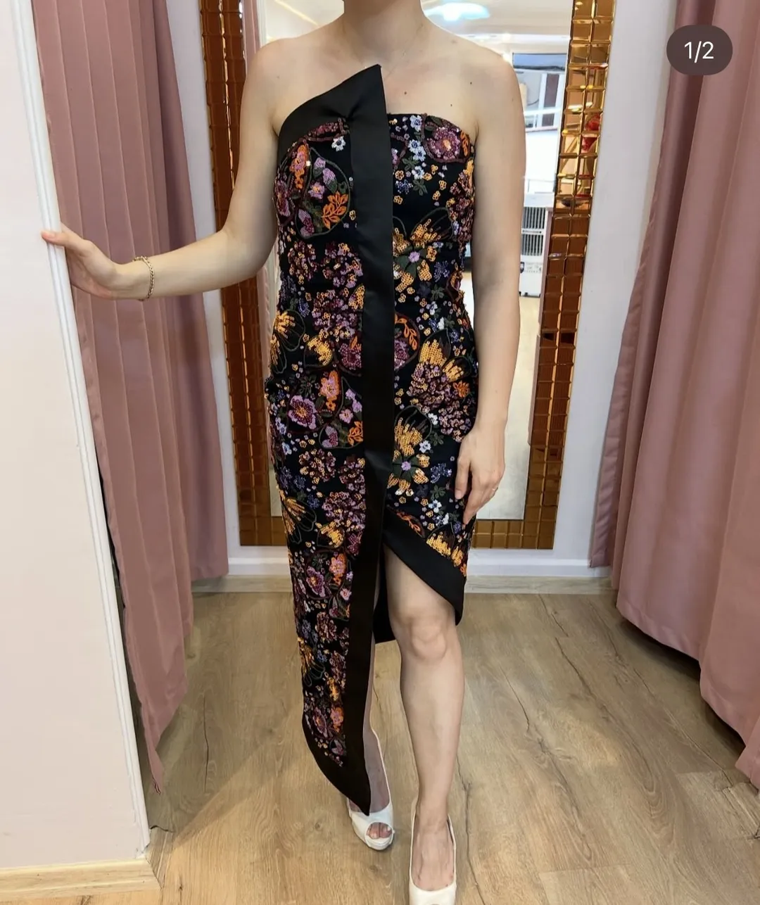 İşlemeli Asimetrik Elbise