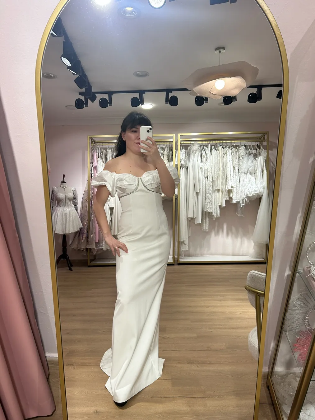 Kuyruklu Uzun Beyaz Elbise