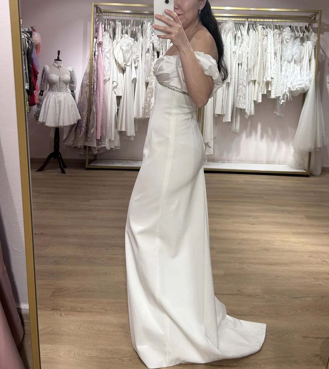 Kuyruklu Uzun Beyaz Elbise