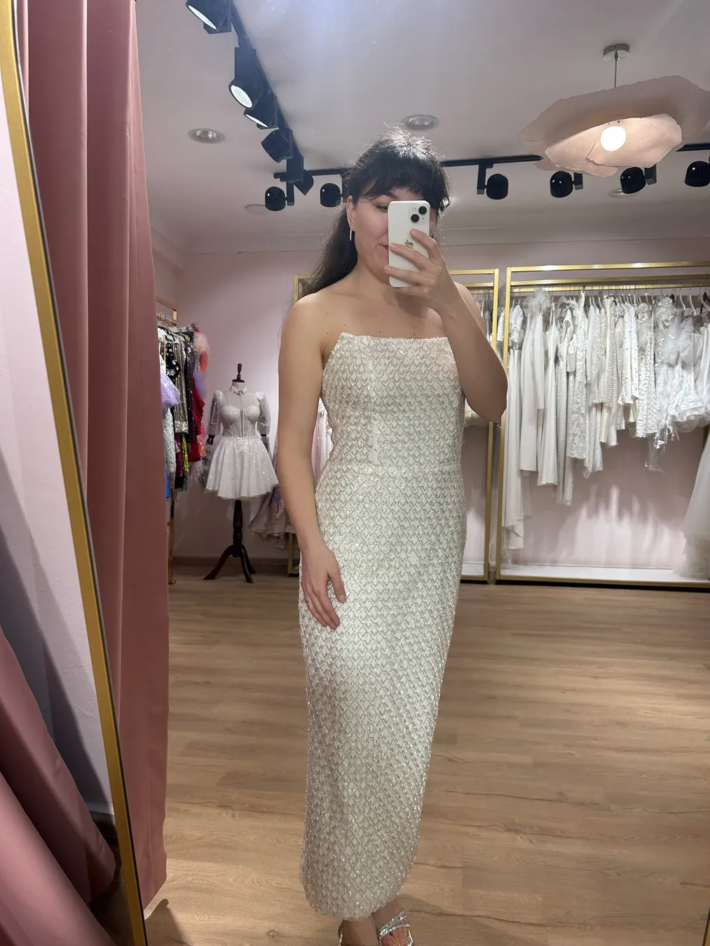 Taş İşlemeli Midi Beyaz Elbise